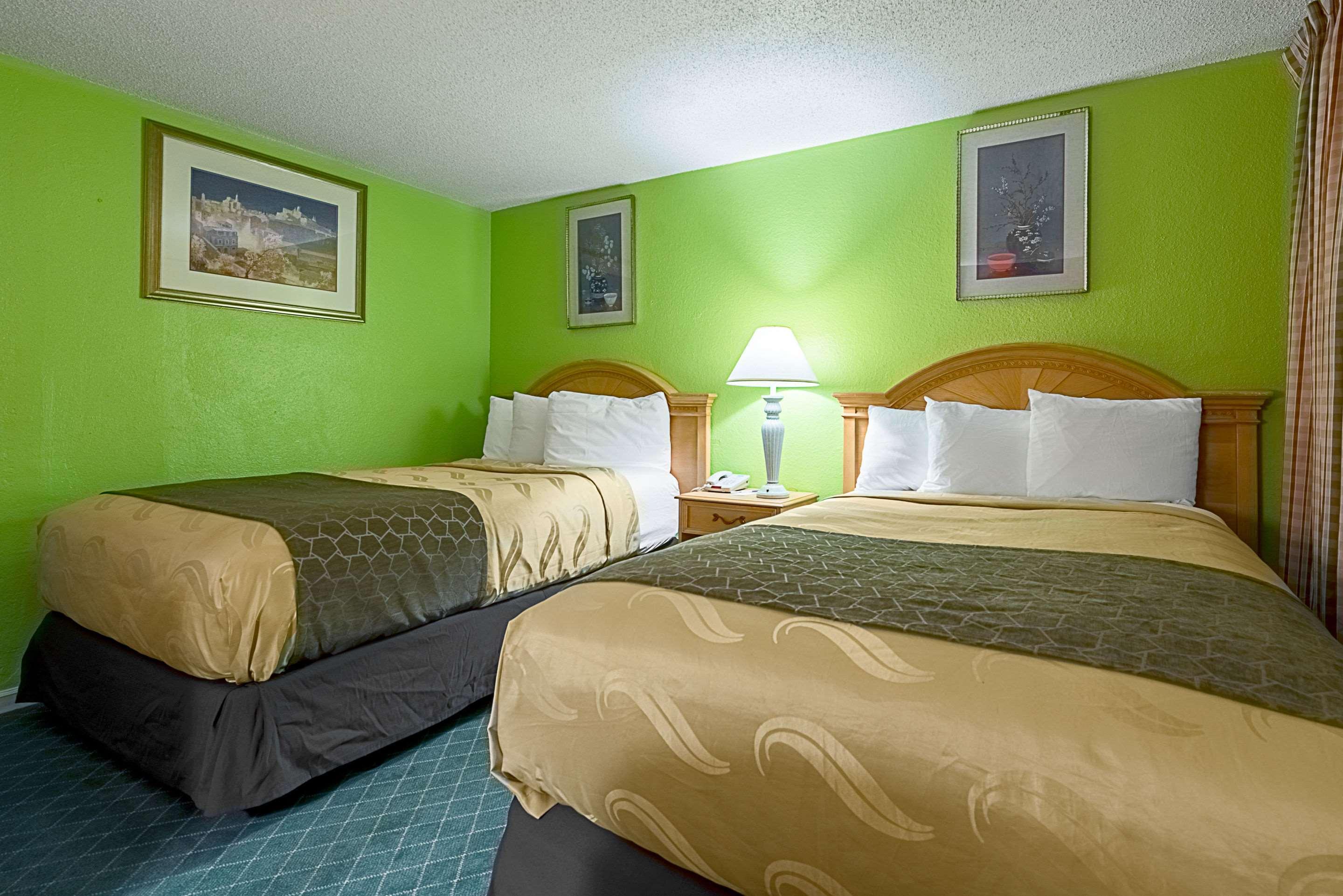 Highway Inn Paris Exterior photo