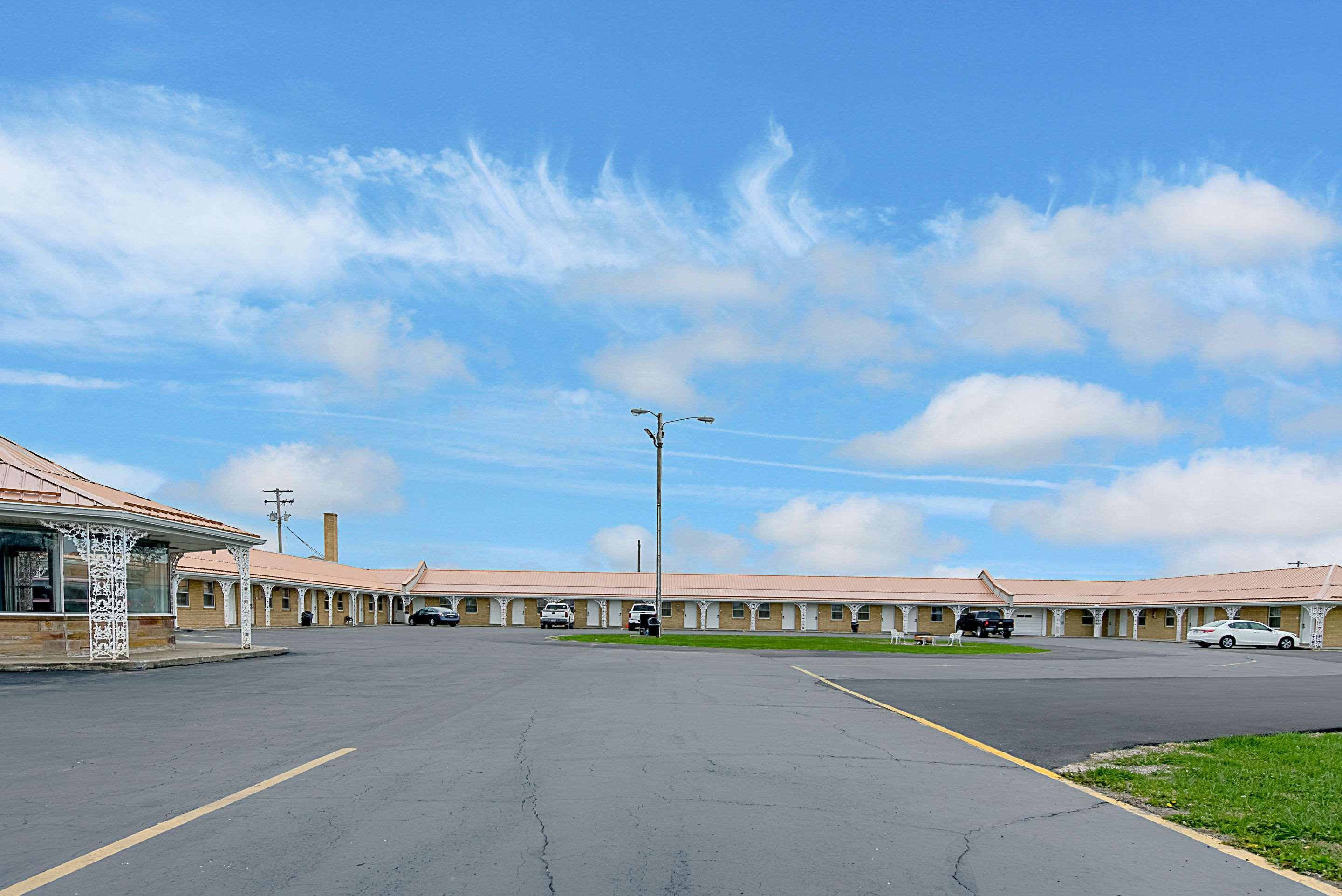 Highway Inn Paris Exterior photo
